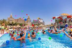 ROYAL HOLIDAY PALACE Pools & Beach